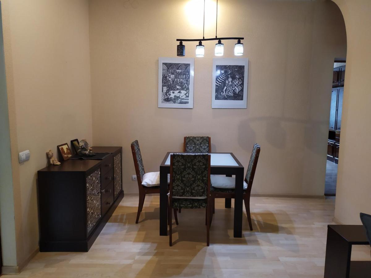 Three Bedroom Stepana Bandery Street Rivne Bilik gambar