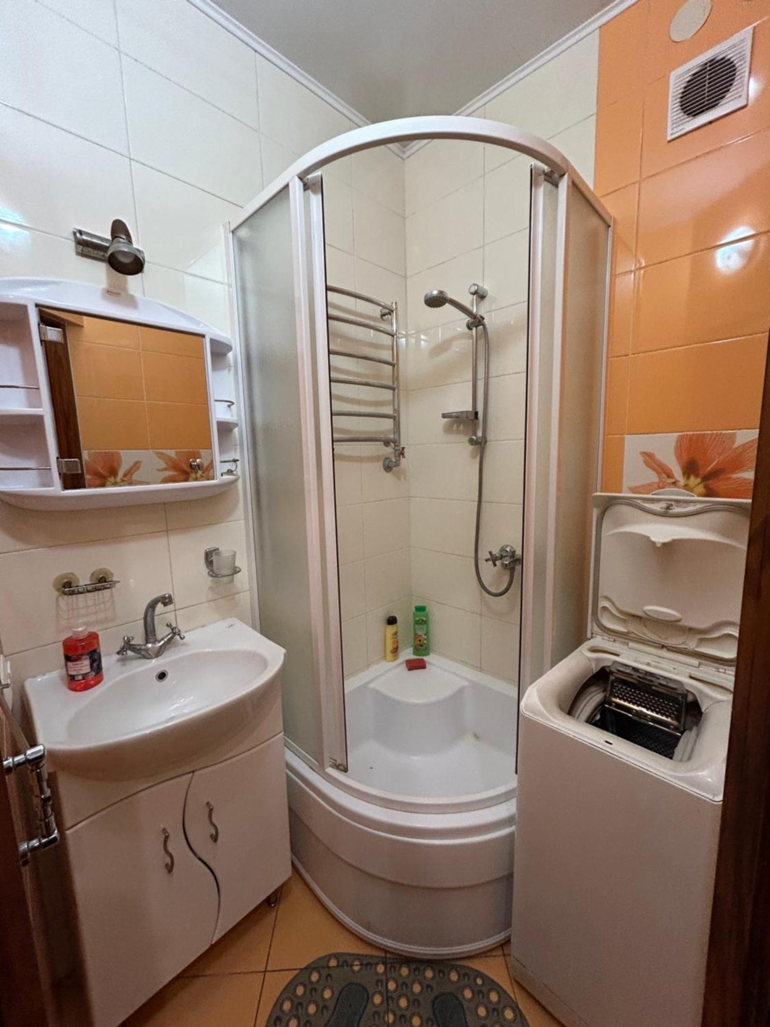 Three Bedroom Stepana Bandery Street Rivne Luaran gambar